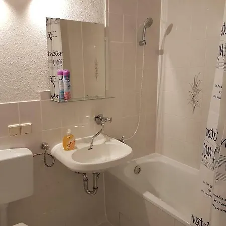 Apartment Monteurwohnung Fuer 6 Personen In *